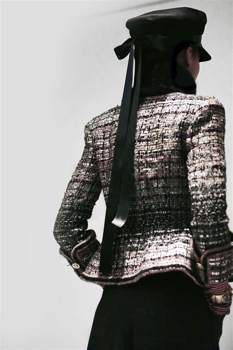 chanel tweet per vierkante meter|A DETAIL OF CRAFTSMANSHIP: LESAGE TWEED .